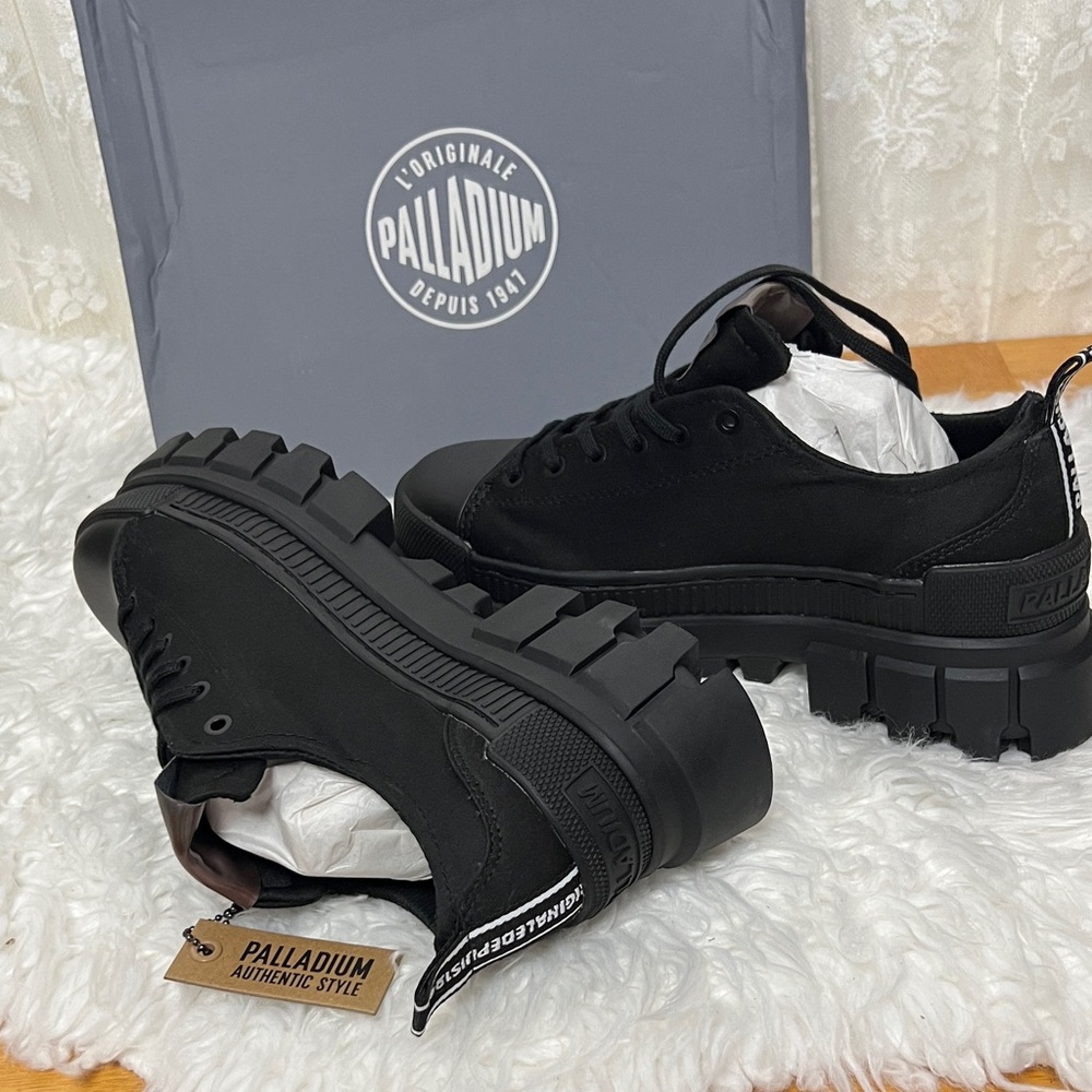 “Palladium” Revolt LO TX Black  (8.5) Black - Picture 4 of 9
